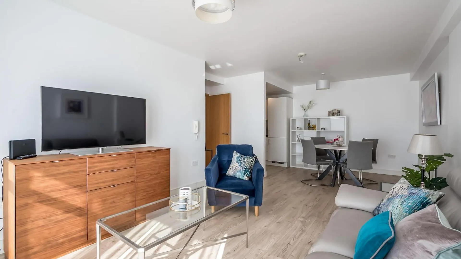 Central Belfast Apartments, Victoria Place 0*,  United Kingdom
