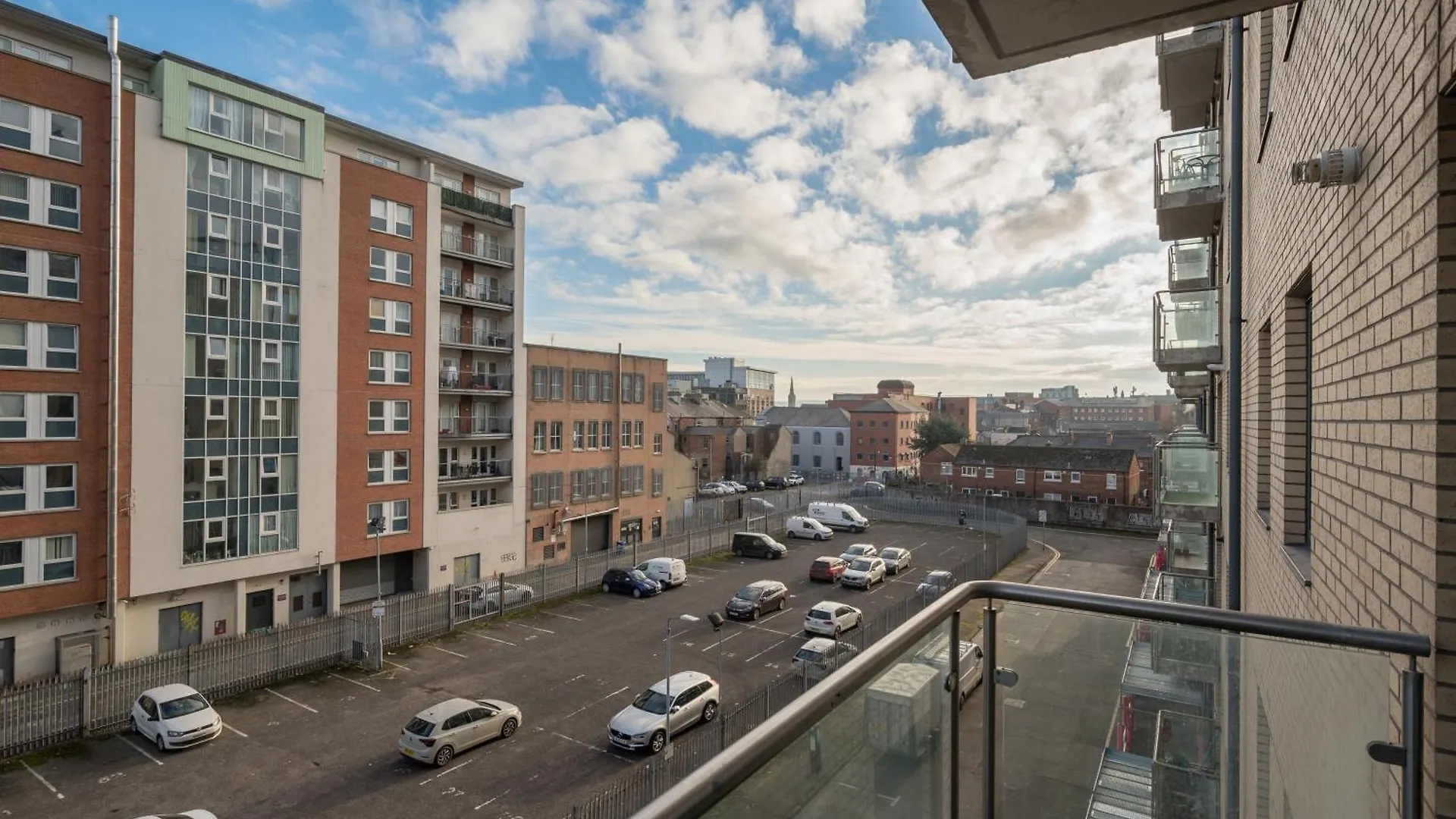 Central Belfast Apartments, Victoria Place 0*,